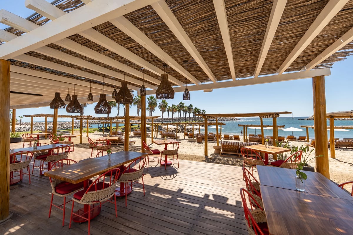 https://imagedelivery.net/jHDmI3UpXy0vHMoFeeZZfg/elganzo-amenity-food-drink-beach-club-restaurant-hero-image/