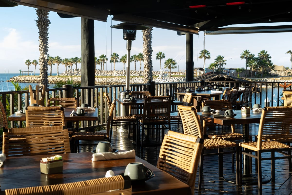 https://imagedelivery.net/jHDmI3UpXy0vHMoFeeZZfg/elganzo-amenity-food-drink-el-restaurante-hero-image/