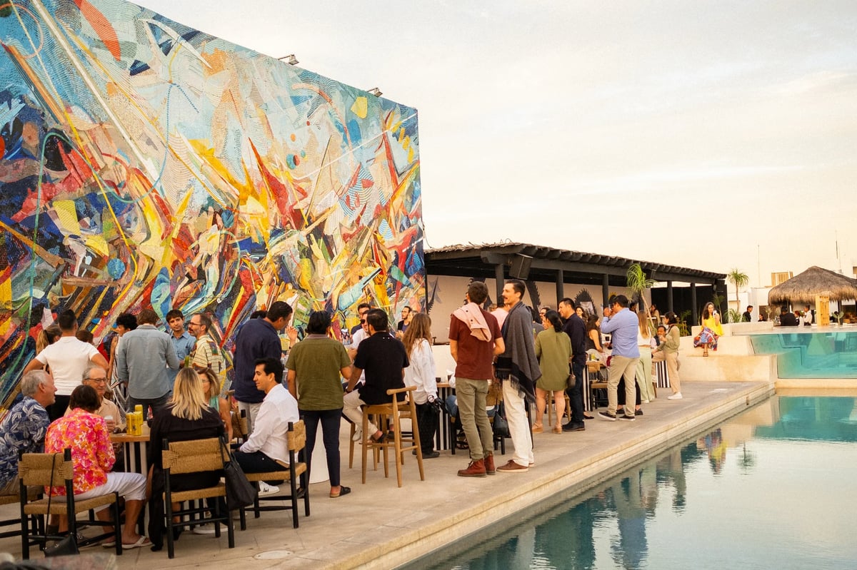 https://imagedelivery.net/jHDmI3UpXy0vHMoFeeZZfg/elganzo-amenity-music-art-culture-art-tours-hero-image/