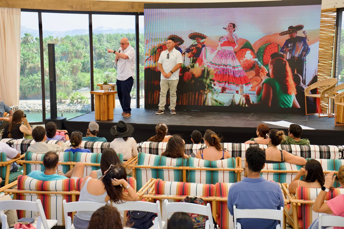https://imagedelivery.net/jHDmI3UpXy0vHMoFeeZZfg/elganzo-amenity-music-art-culture-dj-booth-07-15/
