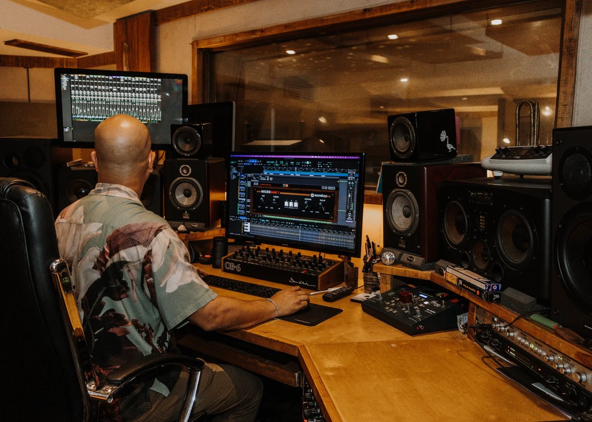 https://imagedelivery.net/jHDmI3UpXy0vHMoFeeZZfg/elganzo-amenity-music-art-culture-underground-recording-studio-el-ganzo-402/