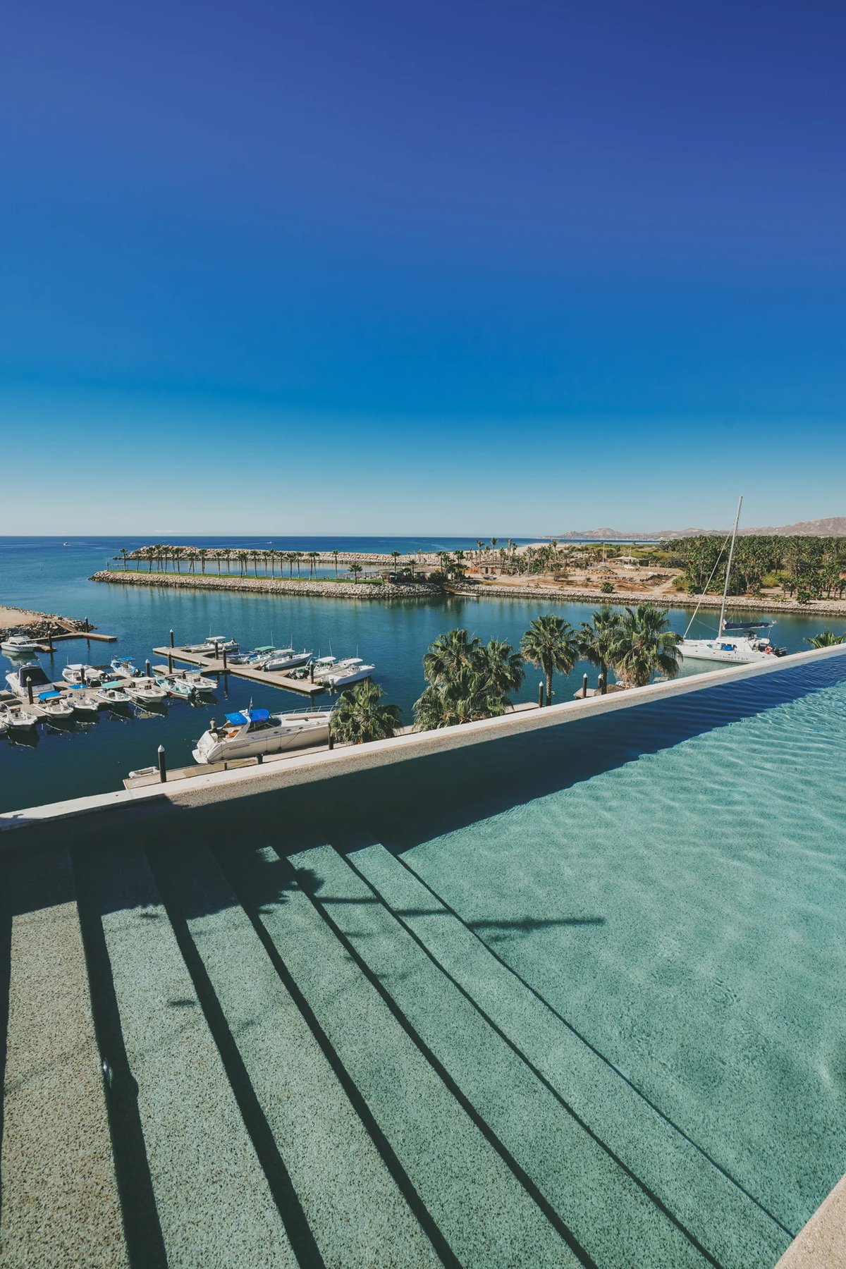 https://imagedelivery.net/jHDmI3UpXy0vHMoFeeZZfg/elganzo-amenity-water-open-skies-rooftop-infinity-pool-elganzo-dddiegortiz-31/