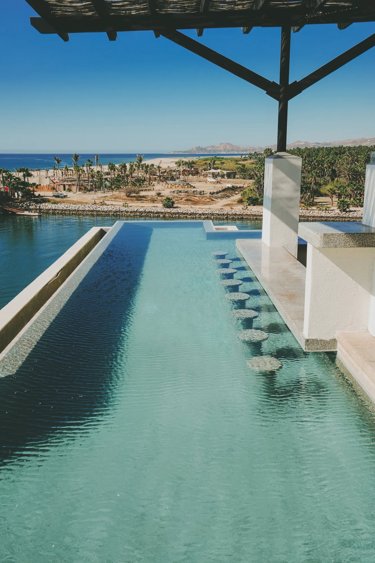 https://imagedelivery.net/jHDmI3UpXy0vHMoFeeZZfg/elganzo-amenity-water-open-skies-rooftop-infinity-pool-hero-image/