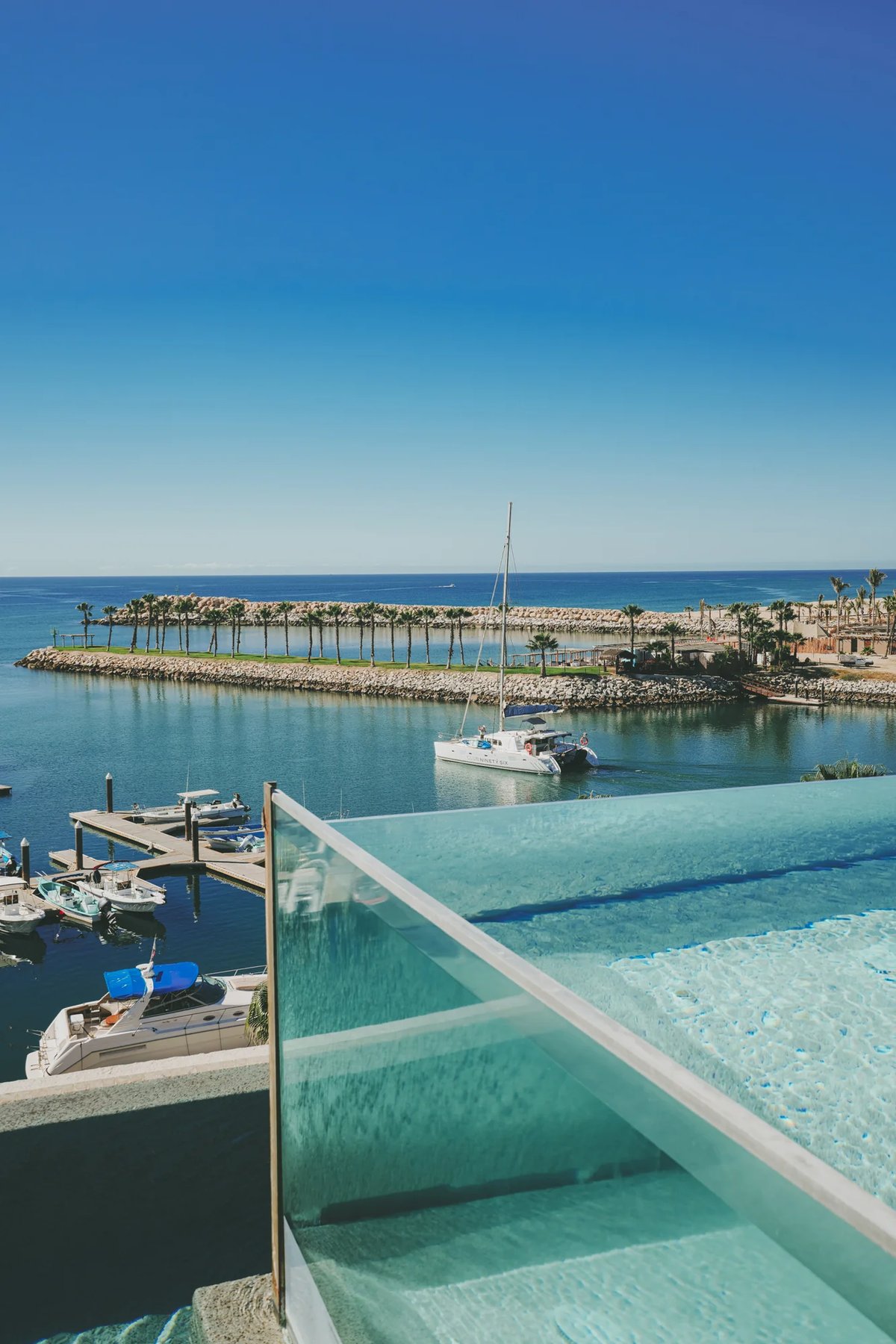 https://imagedelivery.net/jHDmI3UpXy0vHMoFeeZZfg/elganzo-amenity-water-open-skies-rooftop-jacuzzi-elganzo-dddiegortiz-32/