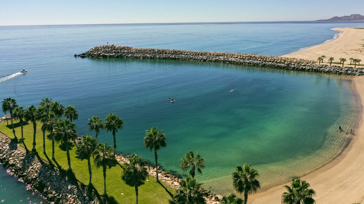 https://imagedelivery.net/jHDmI3UpXy0vHMoFeeZZfg/elganzo-amenity-water-open-skies-swimmable-beach-hero-image/