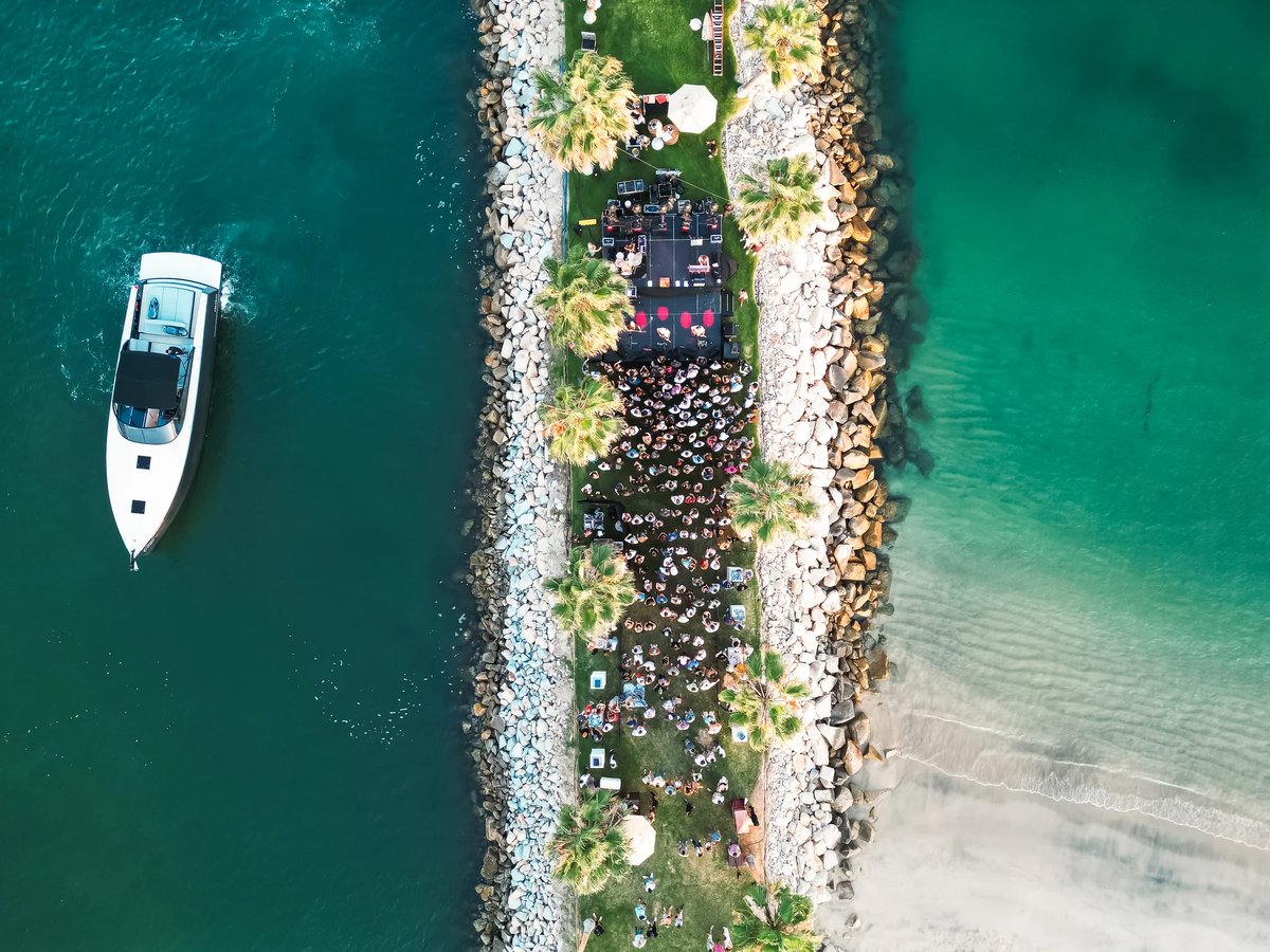 https://imagedelivery.net/jHDmI3UpXy0vHMoFeeZZfg/elganzo-amenity-water-open-skies-the-jetty-ganzo-jumbo-show-218/