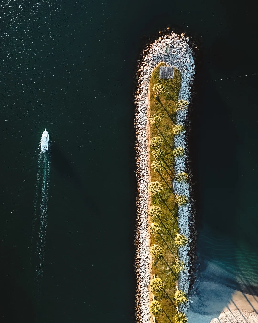 https://imagedelivery.net/jHDmI3UpXy0vHMoFeeZZfg/elganzo-amenity-water-open-skies-the-jetty-hero-image/