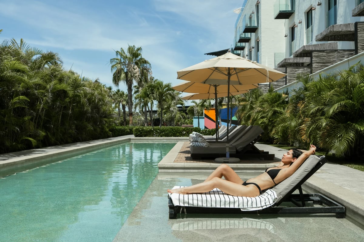https://imagedelivery.net/jHDmI3UpXy0vHMoFeeZZfg/elganzo-amenity-water-open-skies-tranquility-pool-spa-129/