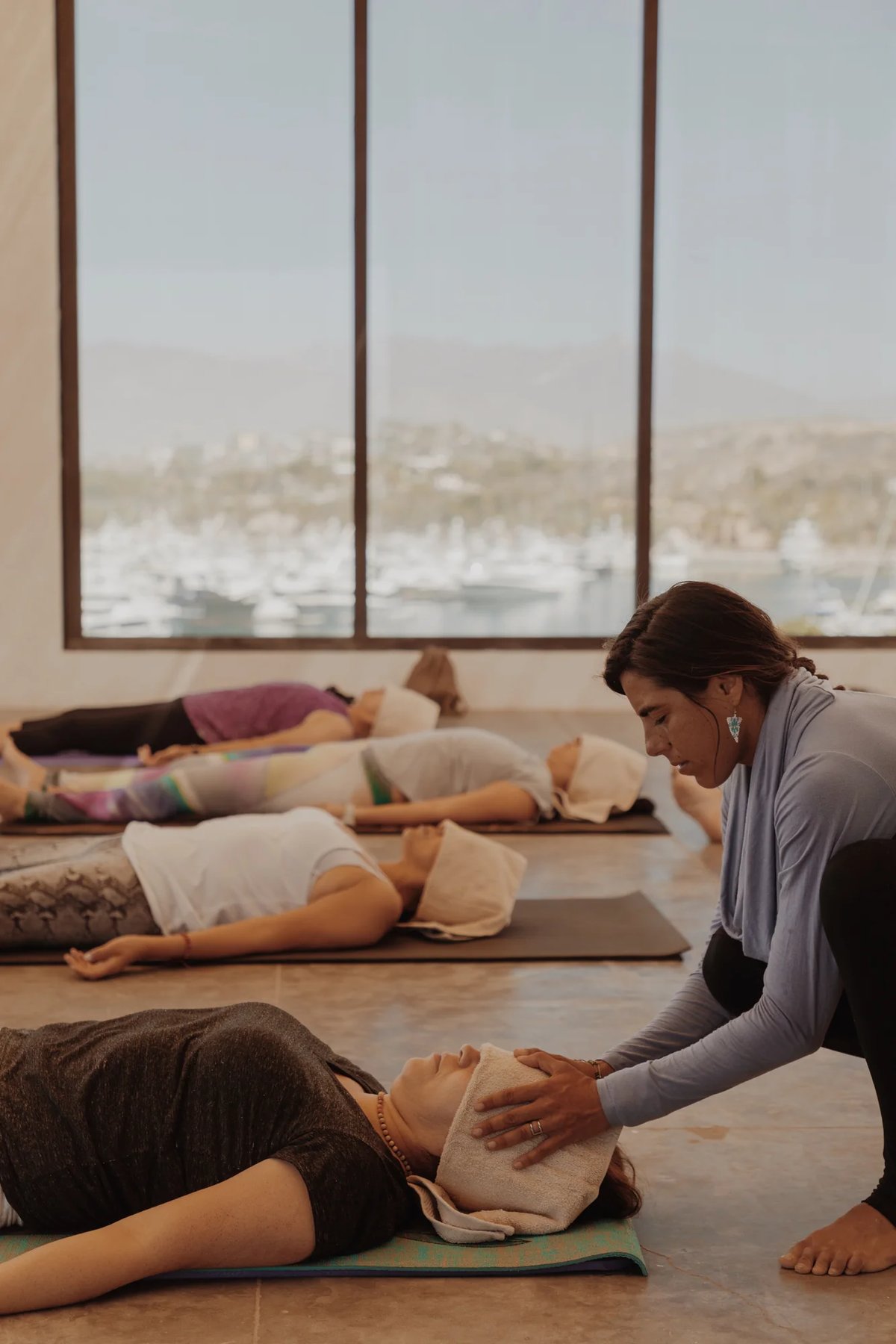 https://imagedelivery.net/jHDmI3UpXy0vHMoFeeZZfg/elganzo-amenity-wellness-movement-rooftop-multipurpose-room-hotelganso118/