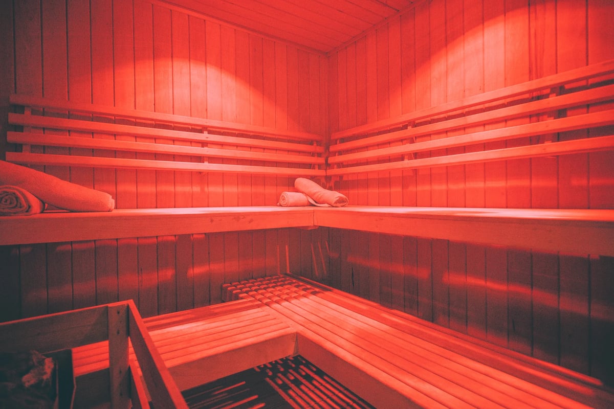 https://imagedelivery.net/jHDmI3UpXy0vHMoFeeZZfg/elganzo-amenity-wellness-movement-sauna-hero-image/