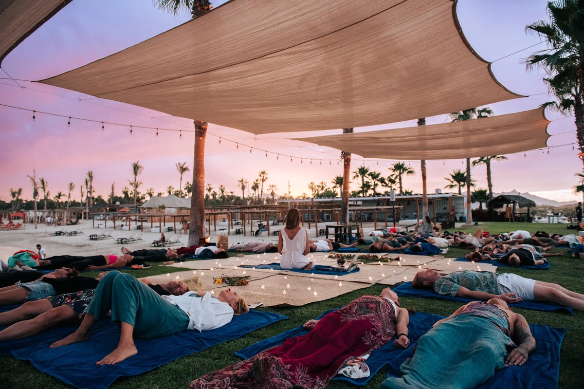 https://imagedelivery.net/jHDmI3UpXy0vHMoFeeZZfg/elganzo-amenity-wellness-movement-wellness-activities-sundream-baja-2023-w1-michael-drummond-1189/