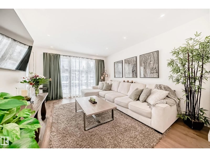 10936 117 ST NW, Edmonton, Alberta, T5H3N6, Edmonton, Alberta — photo 1 of 5