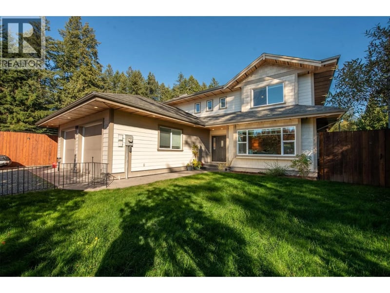 574 VETERANS Road, Gibsons, British Columbia, V0N1V4, Gibsons, British Columbia — photo 1 of 5