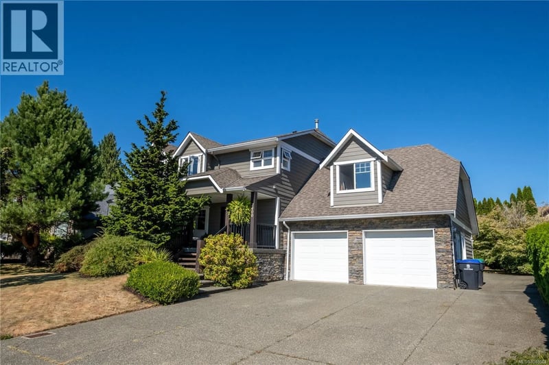 2400 Stirling Crescent, Courtenay, British Columbia, V9N9W6, Courtenay, British Columbia — photo 1 of 5