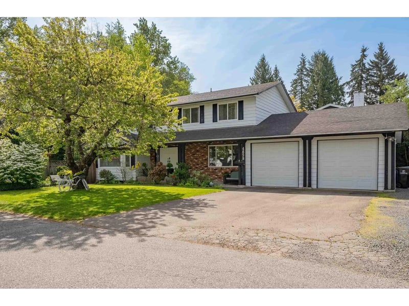 4898 205A Street, Langley, British Columbia, V3A5R1, Langley, British Columbia — photo 1 of 5
