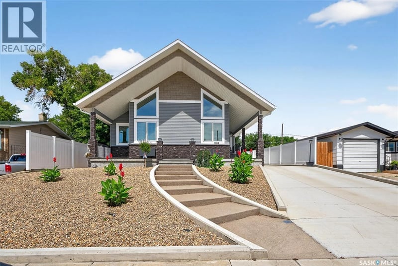 1130 Stadacona STREET W, Moose Jaw, Saskatchewan, S6H2B3, Moose Jaw, Saskatchewan — photo 1 of 5