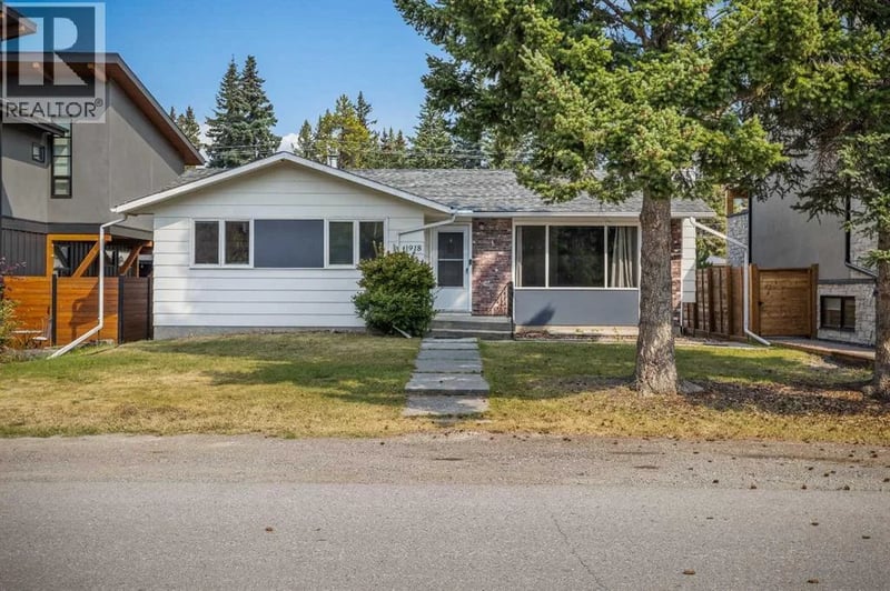 918 15th Street, Canmore, Alberta, T1W1X3, Canmore, Alberta — photo 1 of 5