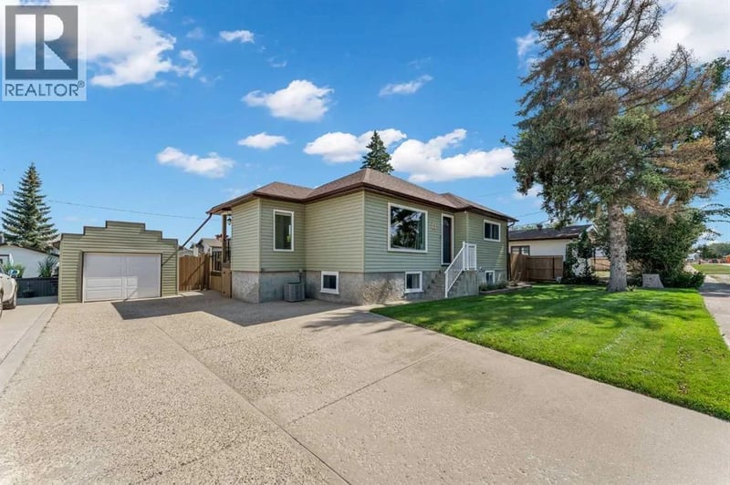 6 5 Street Northeast, Redcliff, Alberta, T0J2P0, Redcliff, Alberta — photo 1 of 5
