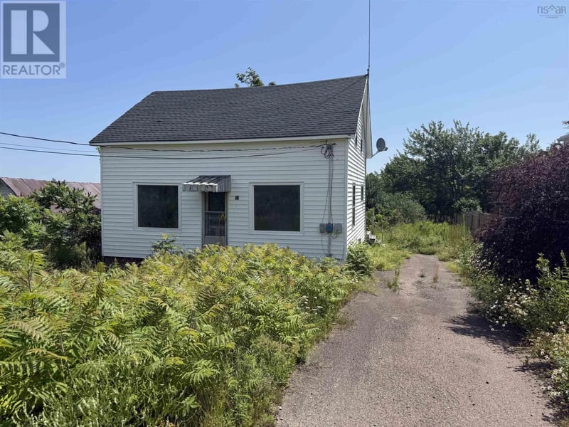 33 South Street, Springhill, Nova Scotia, B0M1X0, Springhill, Nova Scotia — photo 1 of 5