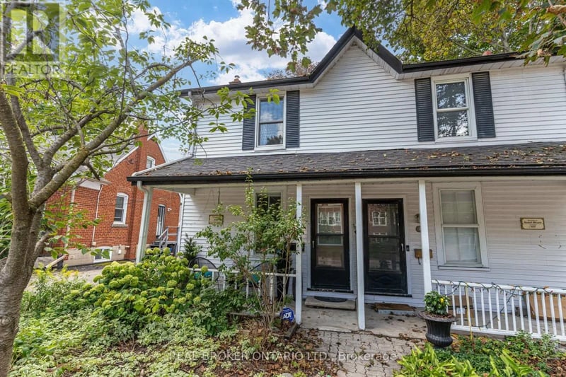 30 Elizabeth Street South, Richmond Hill (Mill Pond), Ontario, L4C3V4, Richmond Hill (Mill Pond), Ontario — photo 1 of 5