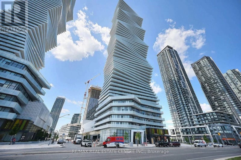 #5707 3900 Confederation Pkwy Parkway, Mississauga (City Centre), Ontario, L5B0M3, Mississauga (City Centre), Ontario — photo 1 of 5