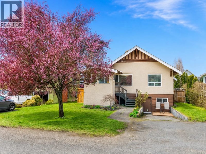 3074 Earl Grey Street, Saanich, British Columbia, V9A1W7, Saanich, British Columbia — photo 1 of 5