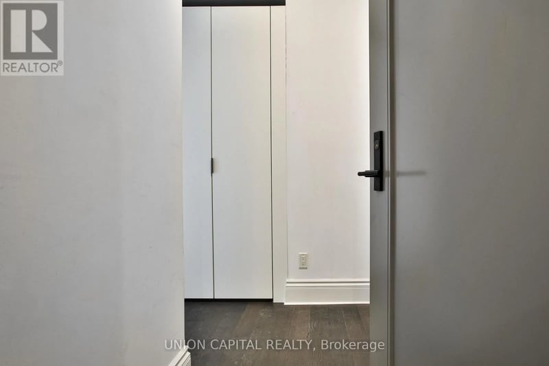 #401 128 Pears Avenue, Toronto (Annex), Ontario, M5R1T2, Toronto (Annex), Ontario — photo 1 of 5