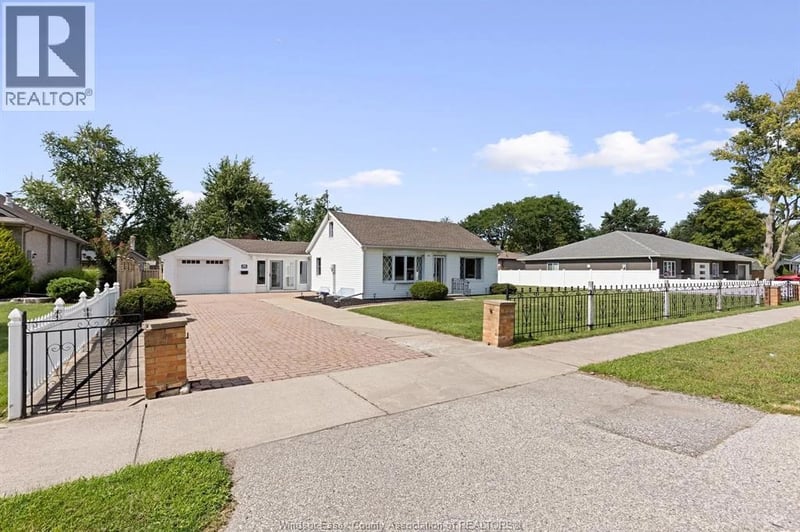 265 LAIRD Avenue, Essex, Ontario, N8M1S7, Essex, Ontario — photo 1 of 5