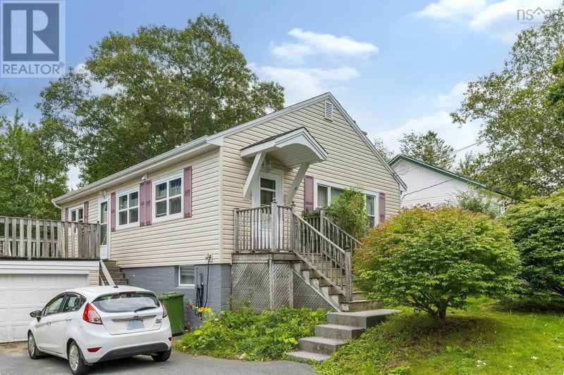 31 Auburn Avenue, Halifax, Nova Scotia, B3R1K4, Halifax, Nova Scotia — photo 1 of 5