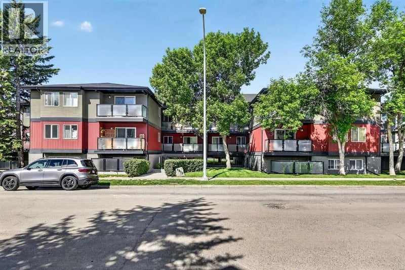 1915 26 Street Southwest, Calgary, Alberta, T3E2A2, Calgary, Alberta — photo 1 of 5
