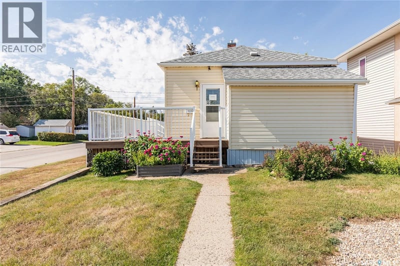 1002 Wolfe AVENUE, Moose Jaw, Saskatchewan, S6H1J7, Moose Jaw, Saskatchewan — photo 1 of 5