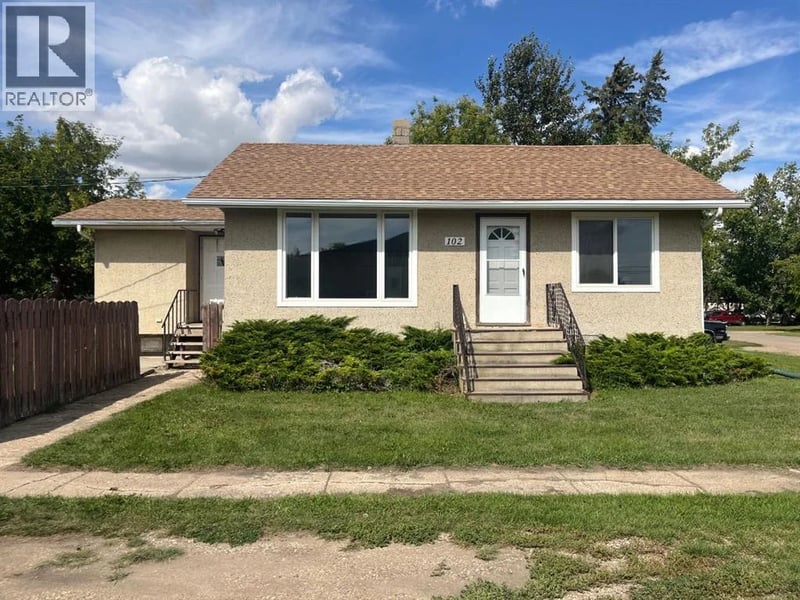 102 3 Street East, Lashburn, Saskatchewan, S0M1H0, Lashburn, Saskatchewan — photo 1 of 5