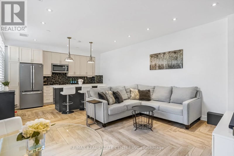 #113 701 Sheppard Avenue West, Toronto (Clanton Park), Ontario, M3H0B2, Toronto (Clanton Park), Ontario — photo 1 of 5