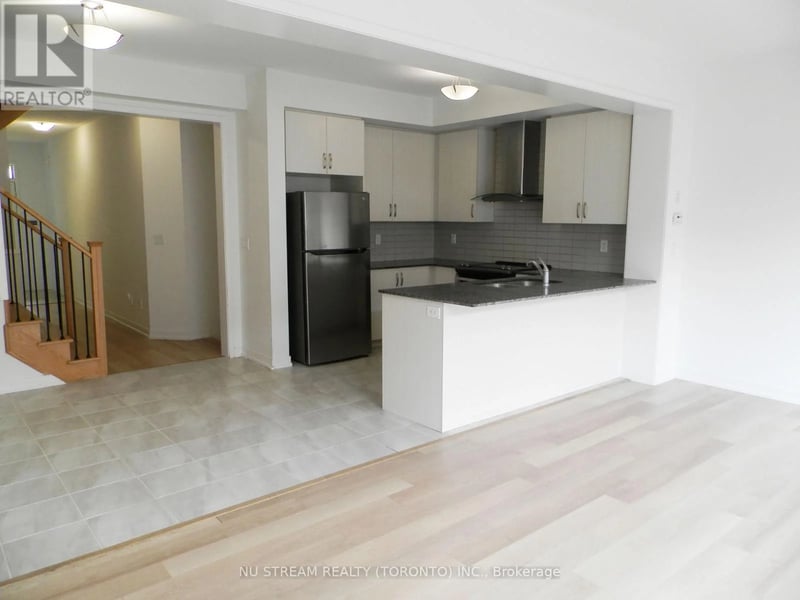 208 Harding Park Street, Newmarket (Glenway Estates), Ontario, L3Y0E3, Newmarket (Glenway Estates), Ontario — photo 1 of 5