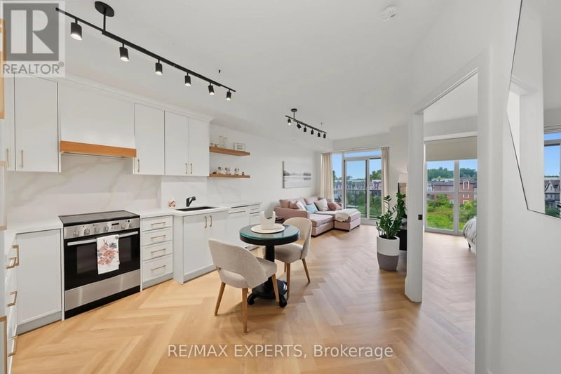 #414 4700 Highway 7, Vaughan (East Woodbridge), Ontario, L4L0B4, Vaughan (East Woodbridge), Ontario — photo 1 of 5