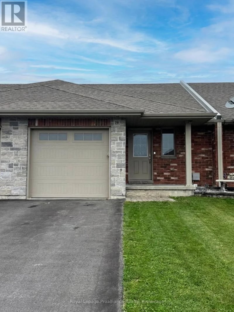 19 McIntosh Crescent, Quinte West (Murray Ward), Ontario, K8V0G1, Quinte West (Murray Ward), Ontario — photo 1 of 5