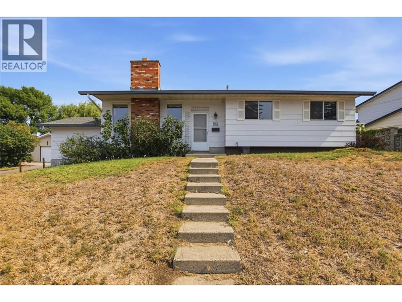 284 Arrowstone Drive, Kamloops, British Columbia, V2C1P7, Kamloops, British Columbia — photo 1 of 5