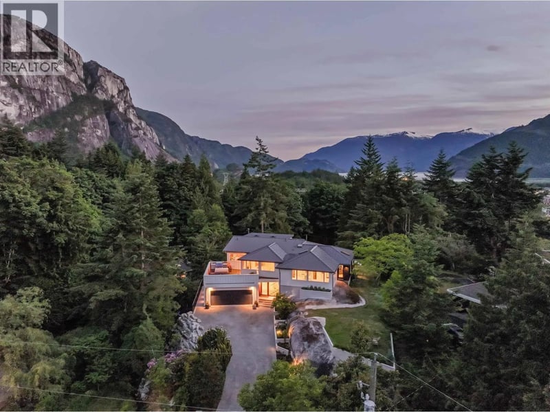38243 VISTA Crescent, Squamish, British Columbia, V8B0B1, Squamish, British Columbia — photo 1 of 5