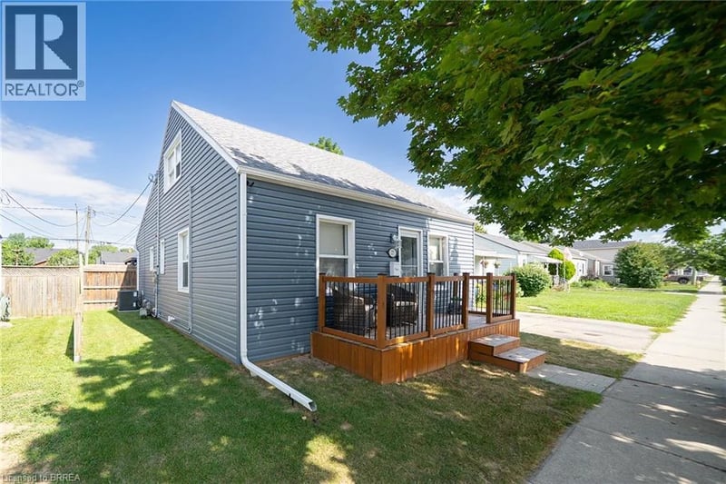 77 EIGHTH Avenue, Brantford, Ontario, N3S1C4, Brantford, Ontario — photo 1 of 5
