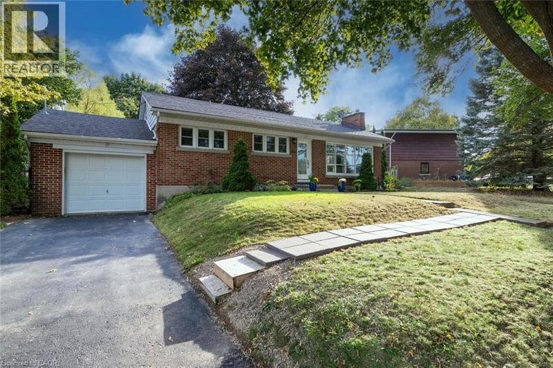 17 ORCHARD Crescent, Guelph, Ontario, N1E1W9, Guelph, Ontario — photo 1 of 5