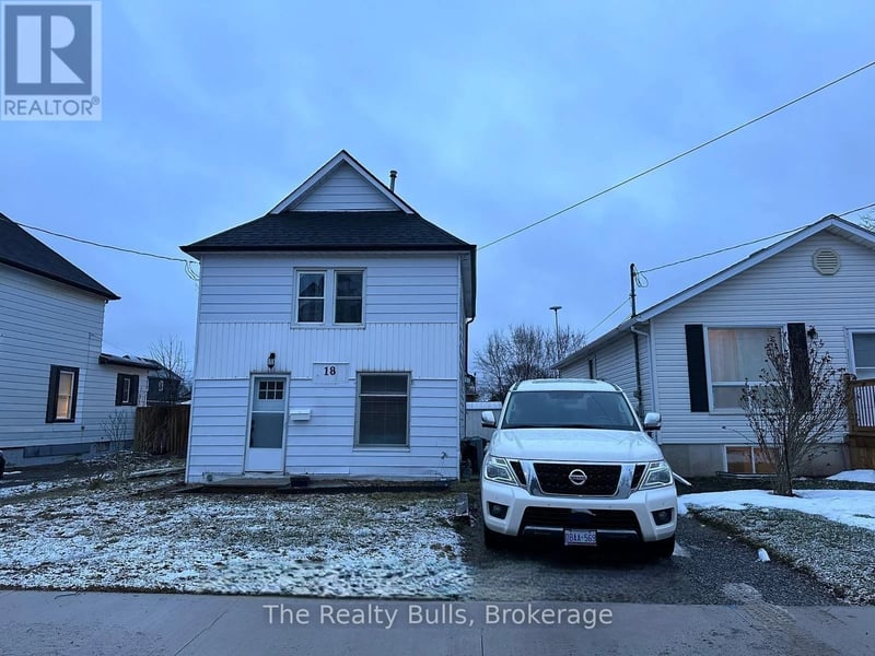 18 Forks Road East, Welland (Dain City), Ontario, L3B5K1, Welland (Dain City), Ontario — photo 1 of 5