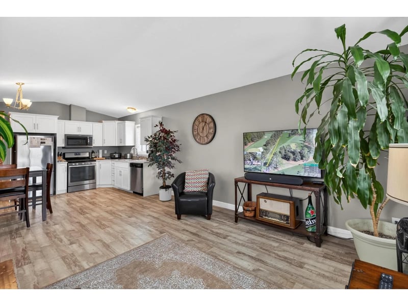 #17 24330 FRASER Highway, Langley, British Columbia, V2Z1N2, Langley, British Columbia — photo 1 of 5