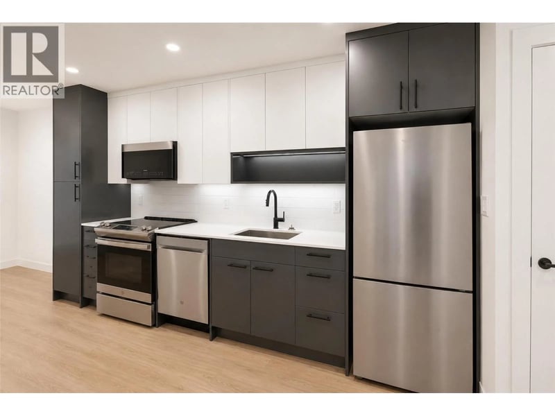 #310 1380 Pridham Avenue, Kelowna, British Columbia, V1Y6B5, Kelowna, British Columbia — photo 1 of 5