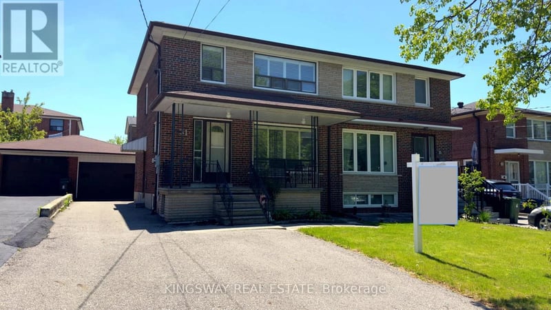 31 Quinan Drive, Toronto (Maple Leaf), Ontario, M6L1E8, Toronto (Maple Leaf), Ontario — photo 1 of 5