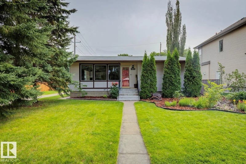 10151 71 ST NW, Edmonton, Alberta, T6A2V6, Edmonton, Alberta — photo 1 of 5
