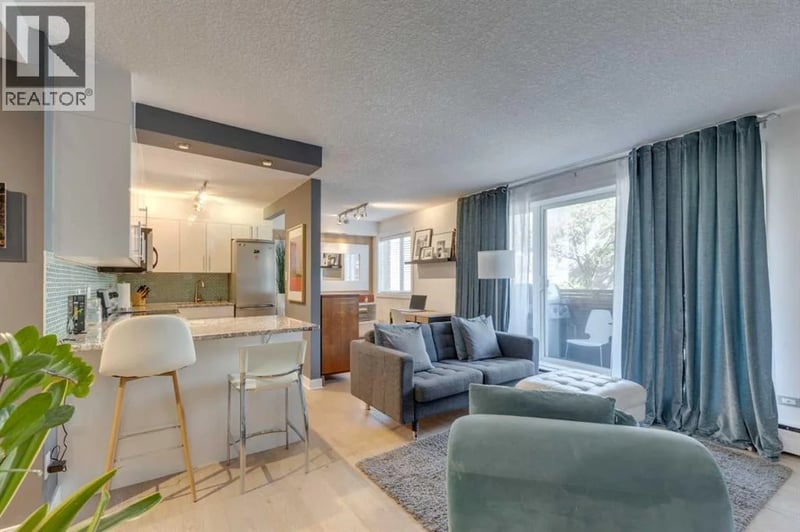 1904 10 Street Southwest, Calgary, Alberta, T2T3G1, Calgary, Alberta — photo 1 of 5