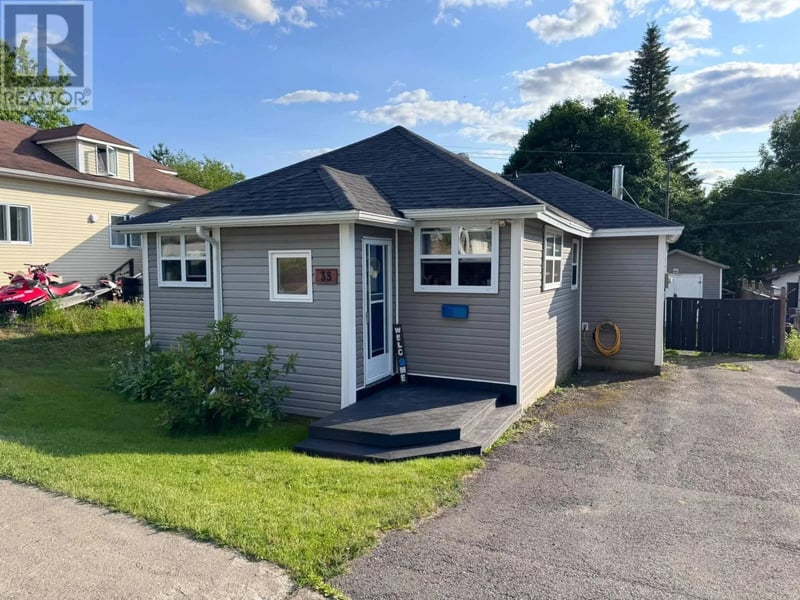 33 Beaumont Avenue, Grand Falls-Windsor, Newfoundland & Labrador, A2A1Z8, Grand Falls-Windsor, Newfoundland & Labrador — photo 1 of 5
