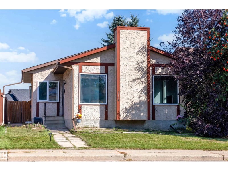 3908 41 AV NW, Edmonton, Alberta, T6L5M4, Edmonton, Alberta — photo 1 of 5