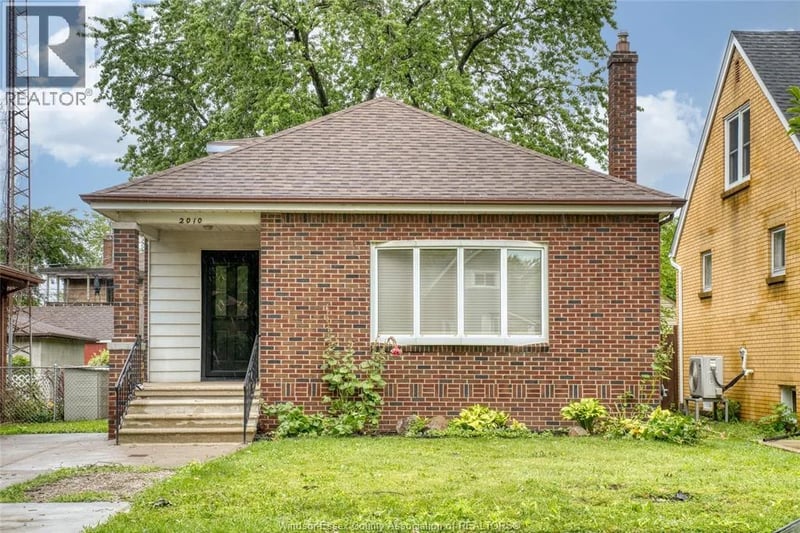 2010 OLIVE, Windsor, Ontario, N8T1R7, Windsor, Ontario — photo 1 of 5