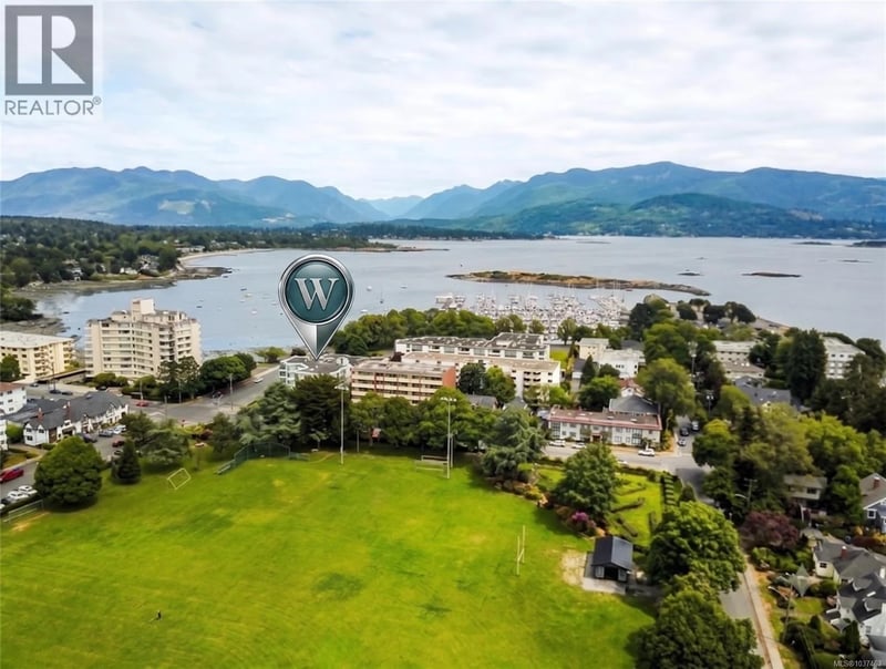 #402 2605 Windsor Road, Oak Bay, British Columbia, V8S5H9, Oak Bay, British Columbia — photo 1 of 5